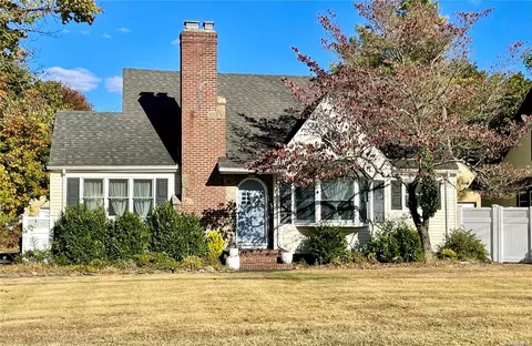 43 Atlantic Ave, West Sayville, NY 11796