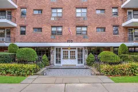 150 S Ocean Ave #3F, Freeport, NY 11520
