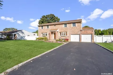 52 Steven Pl, Smithtown, NY 11787