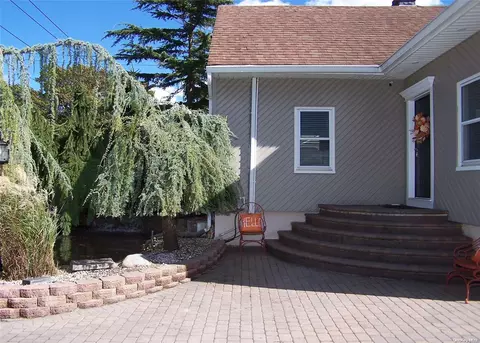 26 1st St, Lake Ronkonkoma, NY 11779
