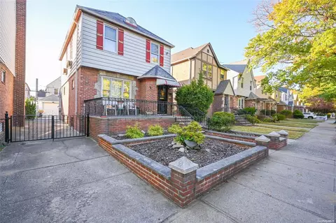 45-28 Utopia Pkwy, New York, NY 11358