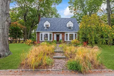 32 Stone Ave, North Babylon, NY 11703