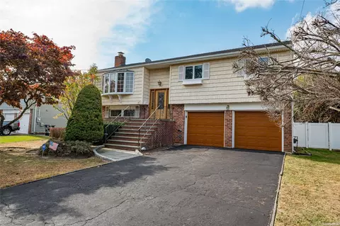 48 Boulevard Ave, West Islip, NY 11795