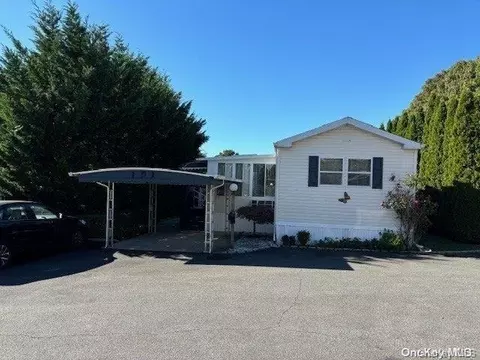 1661-268 Old Country Rd, Riverhead, NY 11901