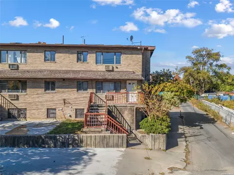 312 126th St, College Point, NY 11356