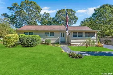 89 Highview Dr, Brookhaven, NY 11784