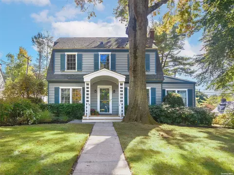 15 Summit Rd, North Hempstead, NY 11050
