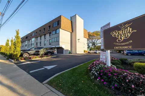 31 Casino St #1D, Freeport, NY 11520