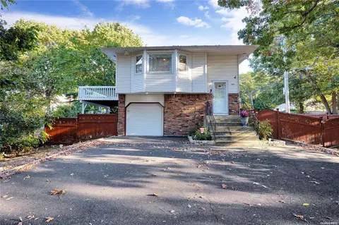 165 Belle Ave, Ronkonkoma, NY 11779