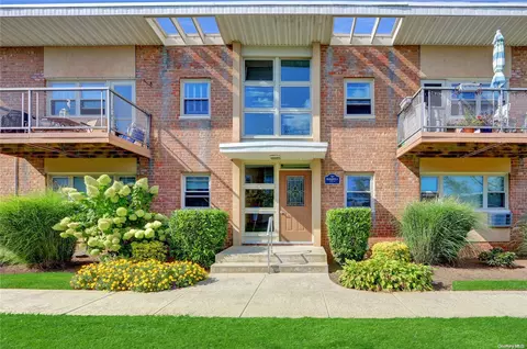 4 Rose St #5-2A, Oceanside, NY 11572