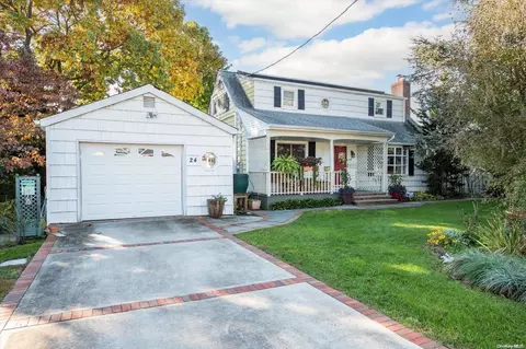 24 Sullivan Ave, Farmingdale, NY 11735