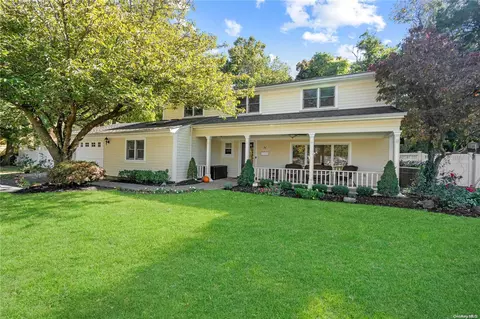 34 Daniel Dr, Glen Cove, NY 11542