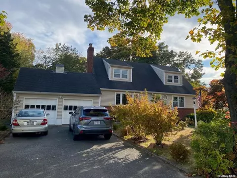 16 Frederick Ave, Bay Shore, NY 11706