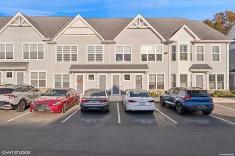 331 Emanuel Way #331, East Meadow, NY 11554