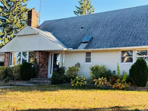 6 Jerry Ln, Glen Cove, NY 11542