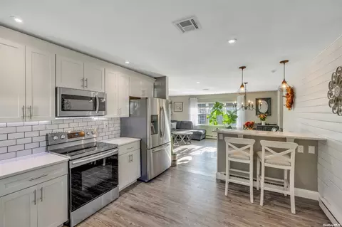 215 Woodbridge Dr #B, Ridge, NY 11961