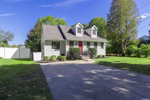 335 4th Ave, Saint James, NY 11780
