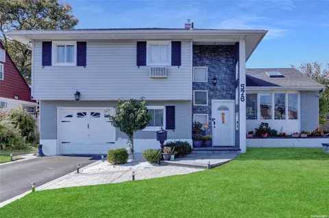 576 S Long Beach Ave, Freeport, NY 11520