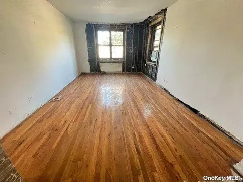 73-03 Bell Blvd #2M, Oakland Gardens, NY 11364