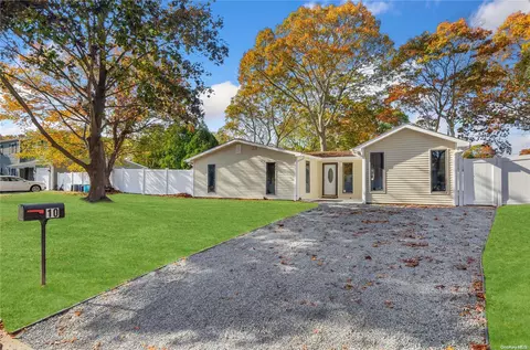 10 Helene Dr, Shirley, NY 11967