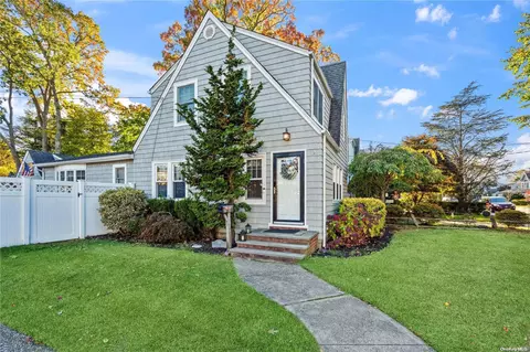 35 Brookside Ave, Merrick, NY 11566