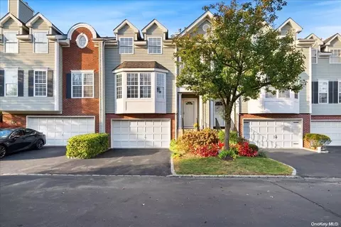 3 Paddington Cir #-, Smithtown, NY 11787