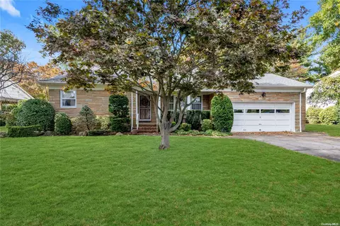 138 Hayes St, Garden City, NY 11530