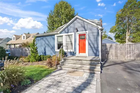 38 Clark St, Huntington, NY 11743