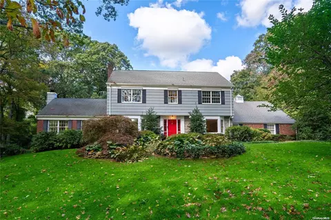9 Canterbury Rd, Glen Head, NY 11545