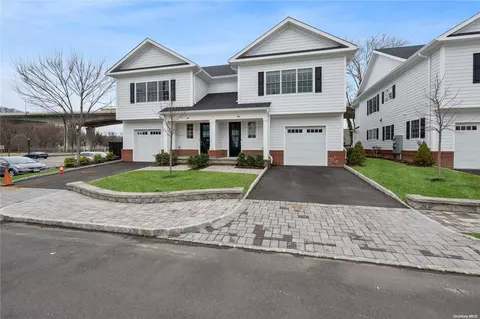 1602 Mill Crk N #1602, North Hempstead, NY 11576