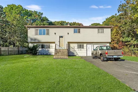 214 4th Ave, Holtsville, NY 11742