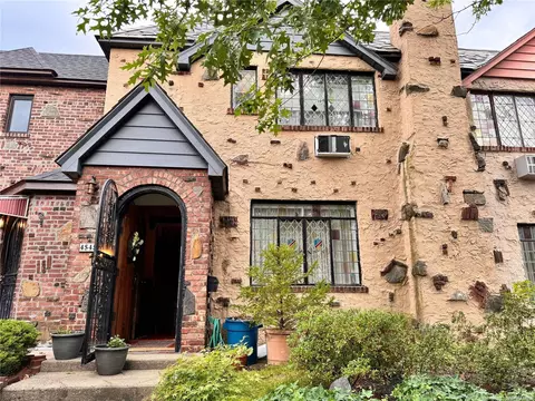 45-45 193rd St, Flushing, NY 11358