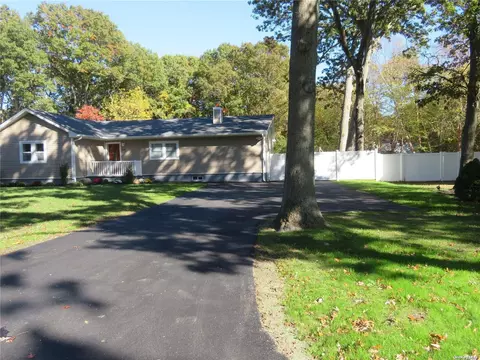 137 W Yaphank Rd, Coram, NY 11727
