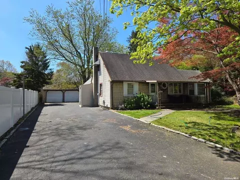 82 Bay Shore Rd, Bay Shore, NY 11706