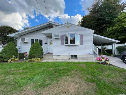 46 Blue Jay Dr, Brentwood, NY 11717