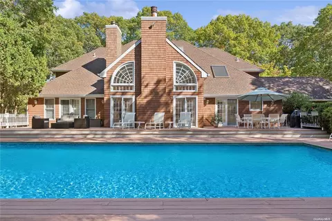 26 Elizabeth Ln, Quogue, NY 11959