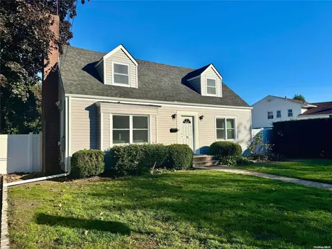 45 Maple Ave, North Hempstead, NY 11590