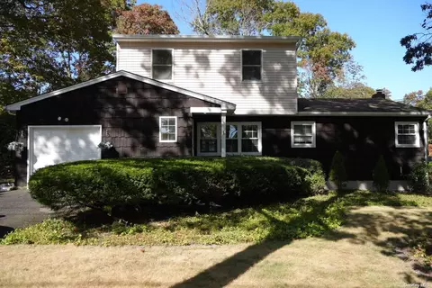 83 Patchogue Ave, Mastic, NY 11950