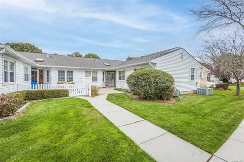 116 Revere Dr #116, Sayville, NY 11782