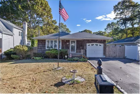 28 Mastic Blvd, Mastic, NY 11950