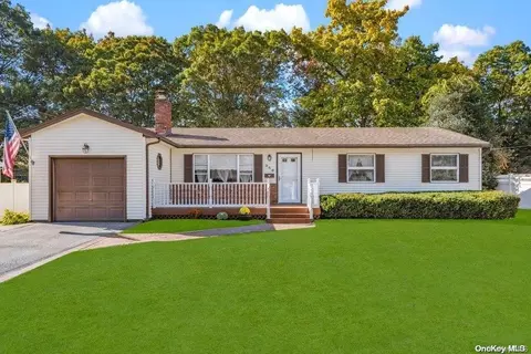 358 Lowell Rd, Sayville, NY 11782