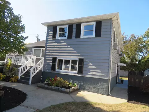 9 Fair Ct, Massapequa, NY 11758