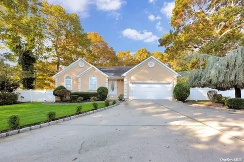 1036 Old Medford Ave, Farmingville, NY 11738
