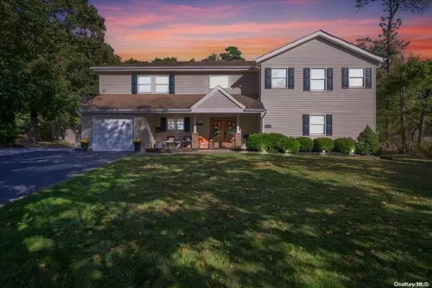 32 Bradley Dr, Shoreham, NY 11786