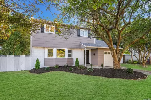 4 Norwalk Ln, Smithtown, NY 11787