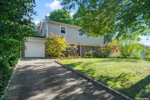 302 E 20th St, Huntington Station, NY 11746