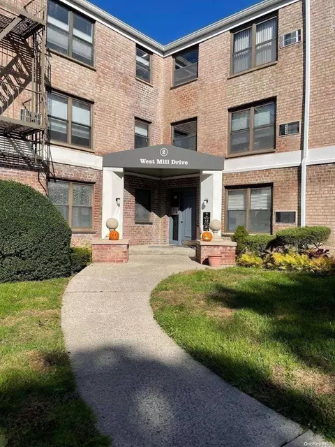 2 W Mill Dr #1 B, North Hempstead, NY 11021