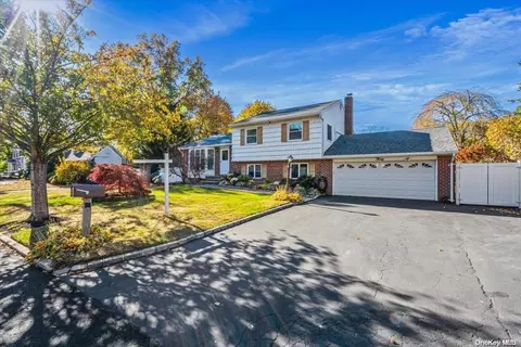 30 Brand Dr, Huntington, NY 11743