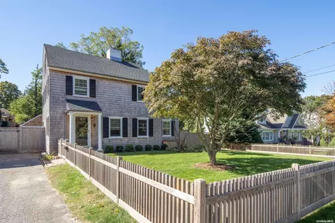 21 Hemlock Ave, Huntington, NY 11743