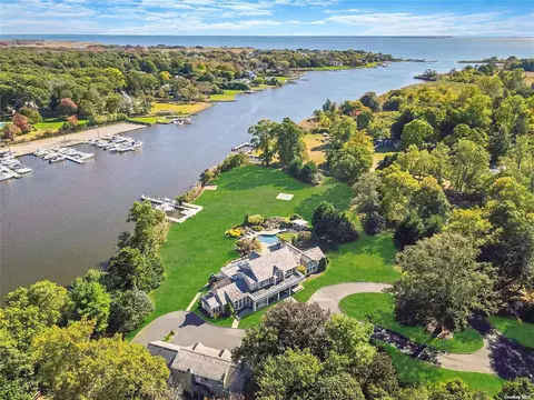 300 Maple St, Islip, NY 11751